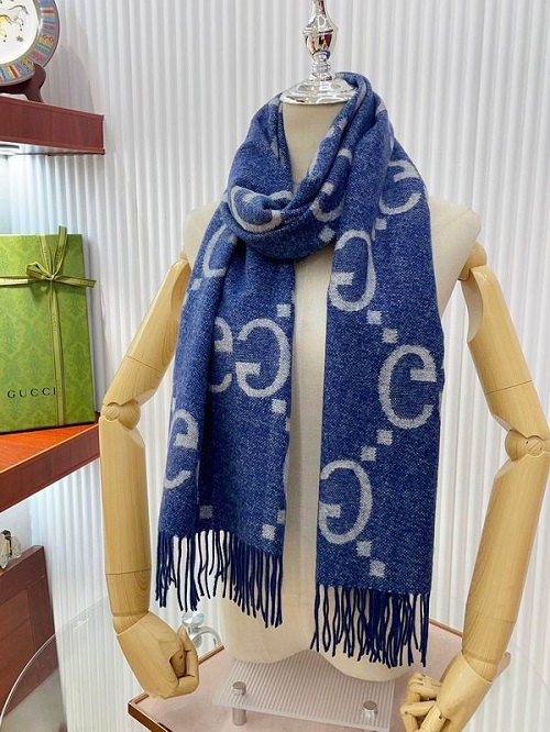 GUCCl brand scarf 24